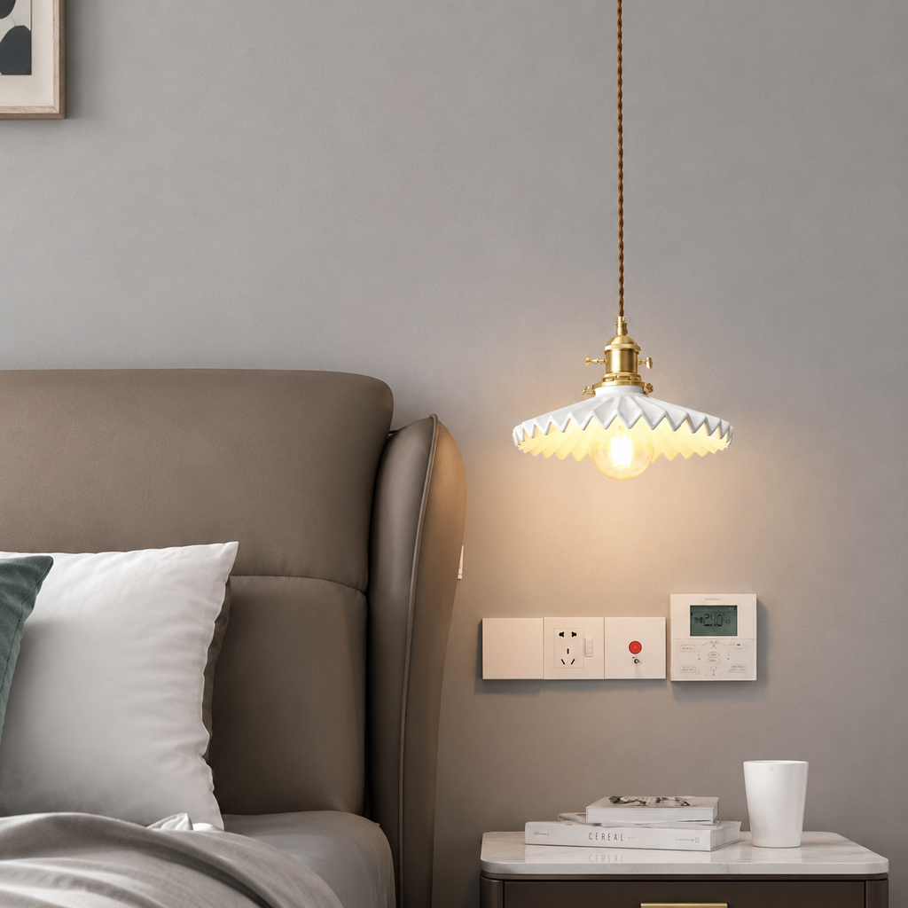 Ceramiczna Lampa Wisząca Plisowana Biała E27 Miedź – Innofol